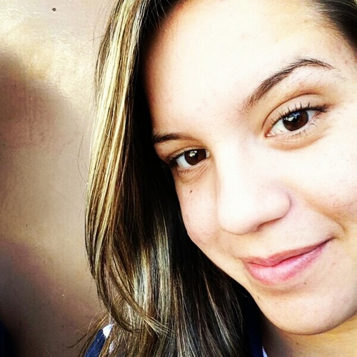 16, pré-universitária, solteira, alve rubra, viciada em tudo aquilo que levanta o astral,feliz, vivendo a vida ;))