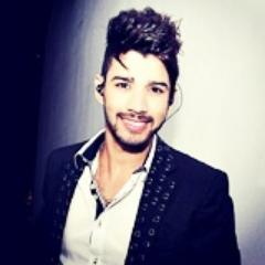 Se o botão #Follow do meu twitter fosse a BUNDA DO @Gusttavo_lima vocês apertavam né? Sigam e dêem RT nas frases para o lindo.. 13/12/11