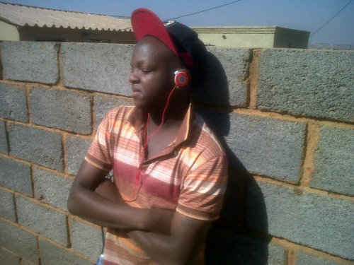 drvibe22's profile picture. Rappa, singer and also a producer