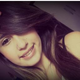 Aquela menina pequena do cabelo grandãoo **-**