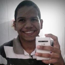A vida que eu quero viver, só existe realmente nos meus sonhos. 

- https://t.co/8iturjh1 -