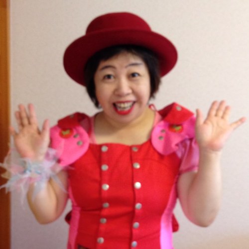 KurumiOsu's profile picture. 三遊亭歌笑の弟子の三遊亭笑くぼ （大須くるみ）と申します。 南京玉すだれ大須流家元、そして 落語ができるパフォーマーとして活動 しております。皆様に笑顔をお届けいたします。♡♡♡よろしくお願い致します。