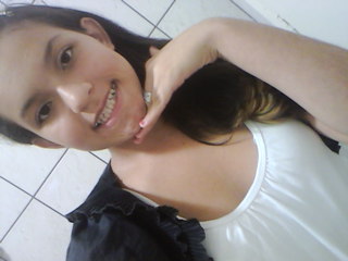 Amo chocolate branco e adorohh ouvir musica..!!3