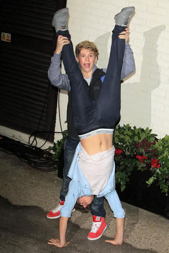 I lOve OnE DiReCtiOn♥x{ Niall,,Louis }