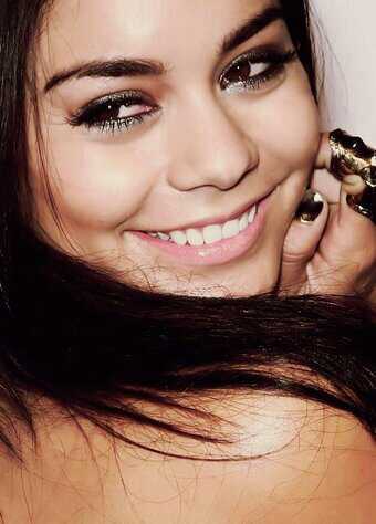 {TVD ROLEPLAY} {Single/Looking} One of the first of the Petrova line. Friend of the Mikaelson family.