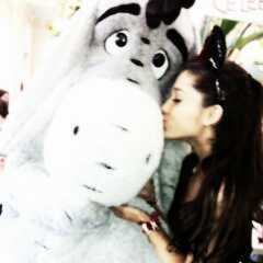 I love Ariana more than life it self xx (janoskian account @xjanoskian_fan)