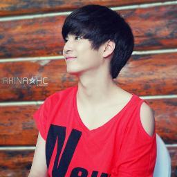 ;@FlapjackRP → kim jong hyun of nu'est | 95liner and still has more sweg than you