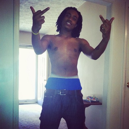 I be that nigga [ FLOCK ] wats hannin ? - follow me i follow back. No bullshit just keepin shit a hunna . #SouthSide #KBM #DreadHeadShawty #TeamFollowBack #VA