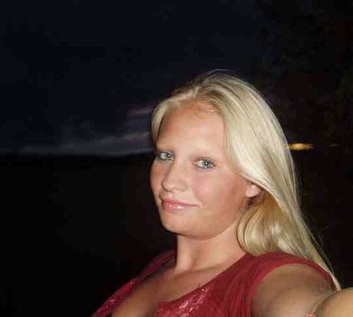 Hey I'm Joanne but prefer to be called jo or jojo lol, I work for an insurance company. ad me for a chat :-)