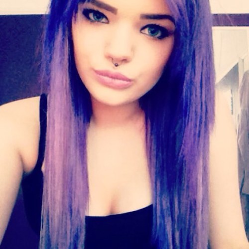 My name is Emma. I like food and Assassins Creed and thats it basically. Oh