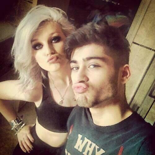 Hi it's a free follow please follow @ZLouis1D
you don't have to follow this accountttt