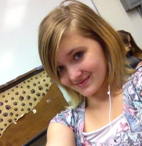Im single right now, im a natural blonde, and i love having a good time 
And a TOTAL minecrafter