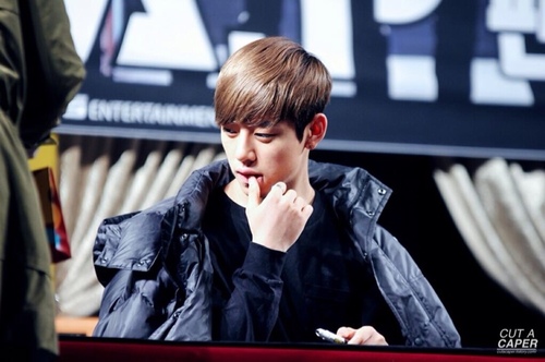 B.A.P DaeHyun 
深夜に動きだすでひょいむにだ~
昼間もいるけどな
よろしく~