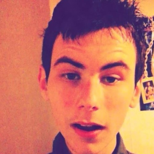HI I'M CARL / 17 / RUDIMENTAL / DERBY COUNTY FC