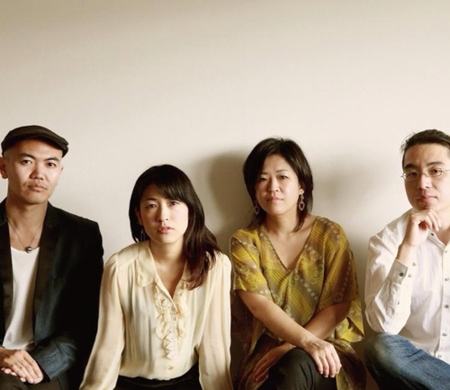 吉廣麻子(vo)、若林美佐（wb）、杉丸太一（pf）、山下佳孝（dr）によるジャジー・ポップ・バンド。2012年11月始動。アコースティック、フォーク、ジャズをベースに、雲の切れ間からこぼれる光を音にうつして。