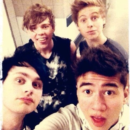 iLOvEtHemBAndS's profile picture. I have a unhealthy obsession with bands ok

I'm not good enough to have a header:(:(