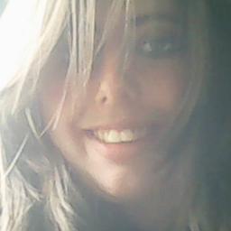 Sou meia maluquinha critica as vezes seria de + mas  as vezes adoro uma bagunça.E sou Directioner e com orgulho e esse é meu defeito!
