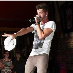 Dans ma vie j'ai deux passions ; L'équitation et @KeenvOfficiel - @toynawaach . BIG UP à eux.