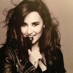 Fique ligado em fotos de Demi Lovato, vídeos e tudo sobre ela. Dedicada a Demi, e a seus fãs, criamos um site: http://t.co/8xwsXnExkE
http://t.co/N1kd82Xc4C