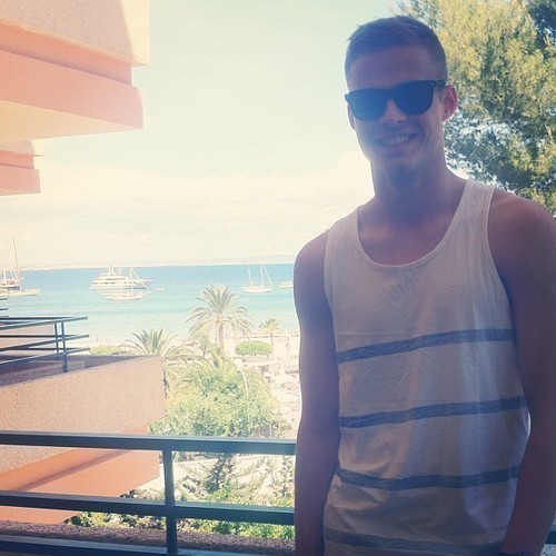 mario28pons's profile picture. No quiero algo eterno, quiero algo verdadero.