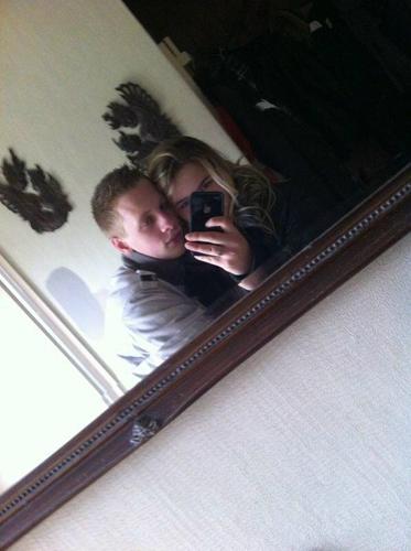 - I love best friend @xxMaikaaxx
- I love @KellydeRuiterrr !
- I love you baby ! x JeBroer.
- I love my baby Remco !