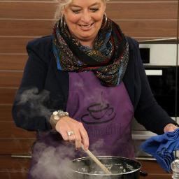 Uit; 1961 ofwel 18 met 33 jaar ervaring. Levensgenieter, en áltijd bezig met koken, eten en álles wat daarmee te maken heeft! Ik denk , doe en droom: Koken!