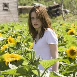 im IsaBella Swan married to #Edward my daughter @NessieTheHybrid _ best friend #Jacob My sis @Graceful_AliceC my bro @jaspcrhale [RP 18+]
