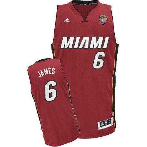 Venta de camisetas, chandal, botas, sudaderas, gorras y todo lo que te puedas imaginar sobre NBA, NCCA, NFL y LFP en la provincia de Sevilla