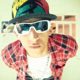Agrado alguns, naturalmente outros vão detestar
Mais eu faço por mim, errado é se eu mudar pra te agradar ♪