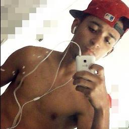 Viver nunca é facil, pra mim também não é. Já andei sem foco, sem força, só contando com a fé . PROJOTA.