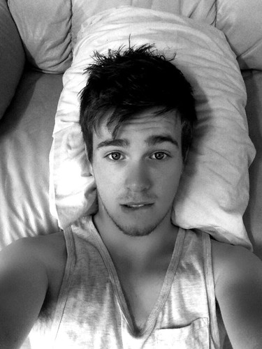 Hi Im Bryan. Im 17, straight, I love videogames and music. Im super lazy but super fun. I follow back. B)