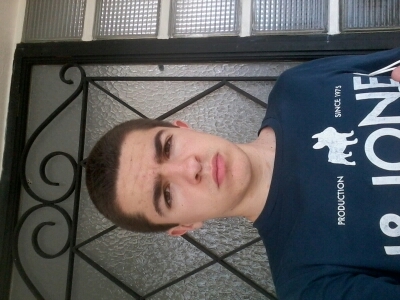 Bah moi c Romain, 15ans , chui de Bordeaux ahah !. :). Eh bah si toi aussi t ouvert bah abonne toi a moi. #Kiss#