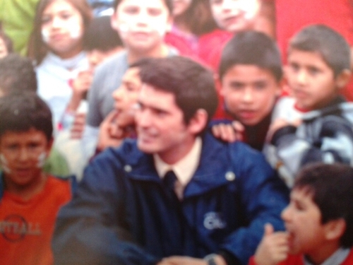 Adoro a mi familia, actual director ejecutivo de la fundación Belén Educa, soy profe de historia, tengo un MBA y magister en educ. Fanático de los caballos.