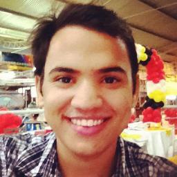 Sou abraços, sorrisos, ânimo, bom humor, sarcasmo, preguiça e sono. Música alta e silêncio. Serei o que você quiser, mais só quando eu quiser- CL