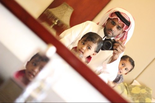 الطيب فرصه والجمايل توافيق ..ومن لاتوفق ماكتبله جماله ..ومن لارقاء للطيب روس الشواهيق ..مازان له وقته على مابداله .