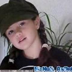 don't care about how many fallowers I have I care that I have the chance to tweet my idol, if Justin fallowed or talked to me I would be the happiest girl ever