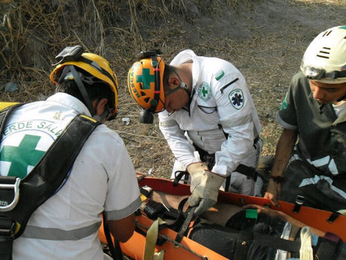 SOCORRISTA,    RESCATE.  CRUZ VERDE SALVADOREÑA  MEJICANOS