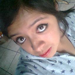 Esta chica.... es alguien Alegre, que debes en cuando le gusta echar relajo con su BFF... en veces temerosa, y segun dicen Hermosa :3
Haha Ok No... c: