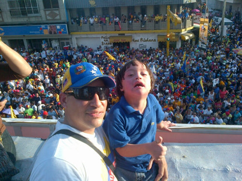#soyvenezuela 1000 % opositor a este gobierno , y 1000% convencido que vienen tiempos mejores