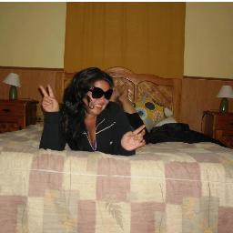 betzalie3495's profile picture. Vengo hacia ti con las manos vacias. No tengo armas,
pero, si soy obligada a defenderme,  a defender mis principios o mi honor; mis armas: las manos vacias