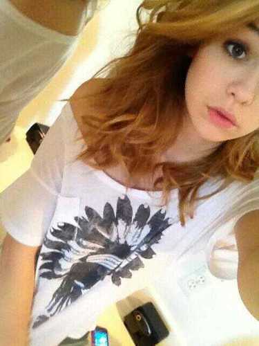 Hey, I'm Acacia! 17, weird and crazy. I have an obsession with Taco Bell and Starbucks. Hoping to make some friends. ^-^ ||Literate RP||{Single}