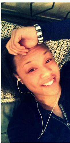 Im 5'6 light skinned love bball and football supa laid back like to cook and workout