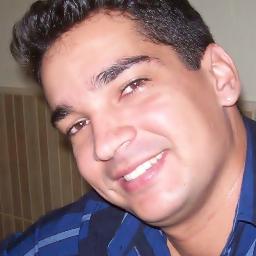 Não me siga,certamente irei te decepcionar...Metade galã e metade idiota...@clubefollowback