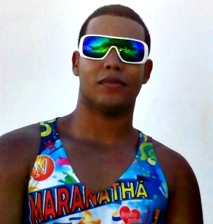 Entrei no twitter porque não dá pra reclamar da vida no procon. Me levem menos a sério e mais ao bar.
