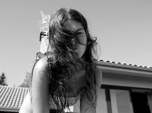 Estudiante de Derecho en la USC, amor por la política, los viajes, el cine y el Sevilla F.C.