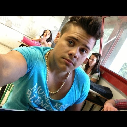 pumpingiron945's profile picture. 