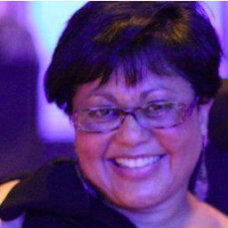Janis is CEO of a NFP org in Tasmania who loves her work, travel, food, wine and fashion.