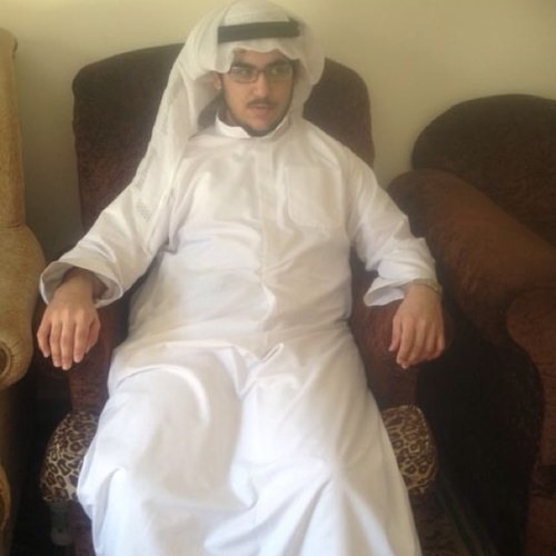 الشاعر : عبدالله الصواغ ومحلل رياضي لكرة القدم واعشق فريق ريال مدريد.