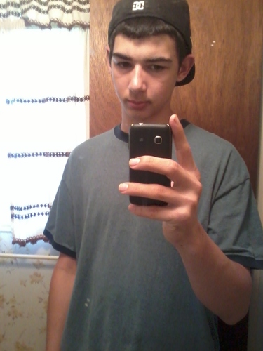 Im austin, 20 years old 
I live in a fucked up world where you can't trust a soul but your own. live your live and I'll live mine. fwm