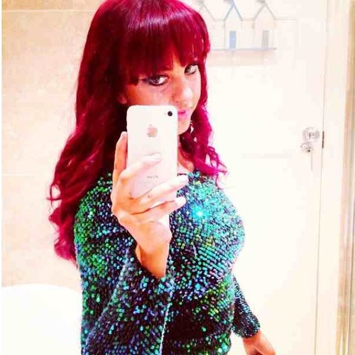 Instagram* - @ribbonsandretro